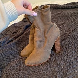 Aldo suede boots with heel